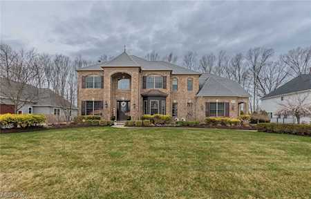 1744 Bur Oak Dr Westlake, OH 44145