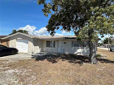 1344 Solar Dr Holiday, FL 34691