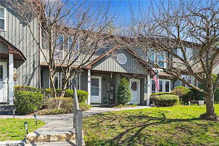 28 Hemlock Circle Peekskill, NY 10566