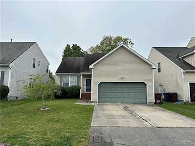 710 Laura St Chesapeake, VA 23320