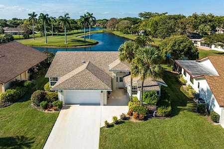 5621 Willow Creek Lane Delray Beach, FL 33484