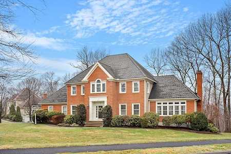 2 Travis Rd Shrewsbury, MA 01545
