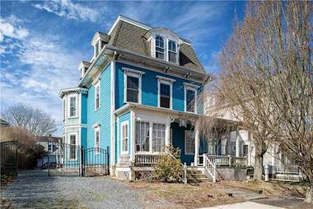 17 Ayrault St Newport, RI 02840