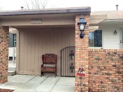25664 Lexington Dr #5 South Lyon, MI 48178