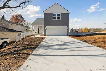 5006 Langdon Brighton, MI 48114
