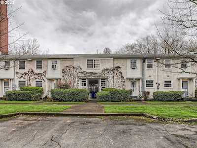 6742 NE Hancock ST Portland, OR 97213