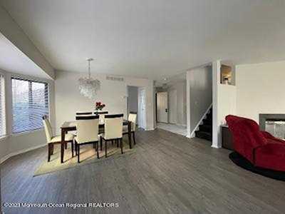 18 Clavendon Ct Middletown, NJ 07748