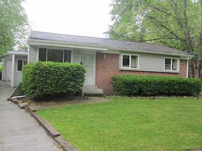 1025 Queen Ct Milford Vlg, MI 48381