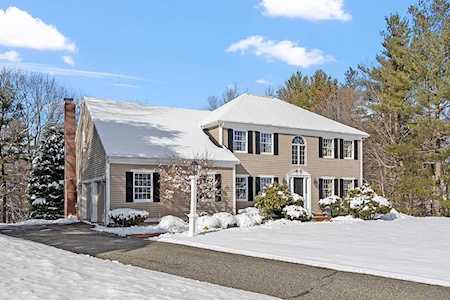 27 Kings Row North Reading, MA 01864