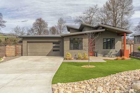 869 Sander Way Ashland, OR 97520