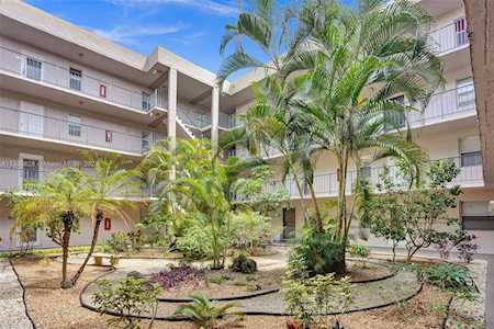 2821 Somerset Dr #110 Lauderdale Lakes, FL 33311