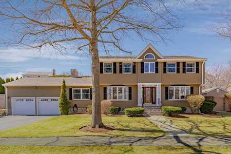 33 Diane Rd Peabody, MA 01960