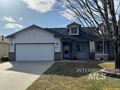 2557 N Tully Cove Place Meridian, ID 83646