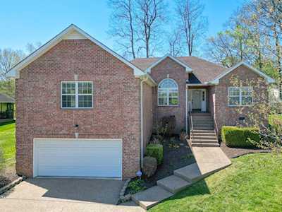 1009 Burnham Cir Hendersonville, TN 37075