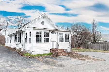 9 Warren Ave Salisbury, MA 01952
