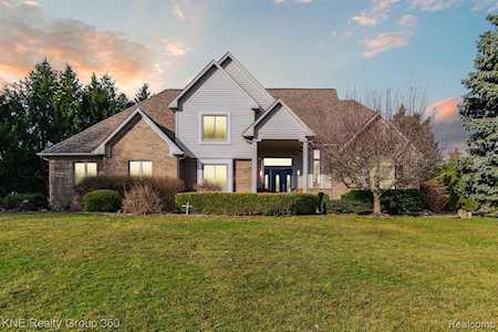 1784 Clover Ridge Dr Hartland Twp, MI 48843