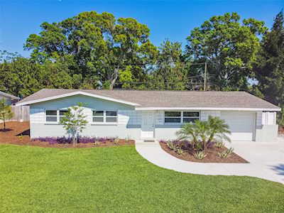 3640 Searobin Dr SE St. Petersburg, FL 33705