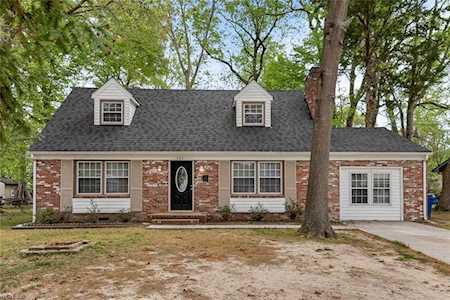 882 Catalina Dr Newport News, VA 23608