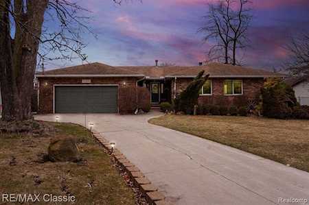 11221 N Shore Dr Green Oak Twp, MI 48189