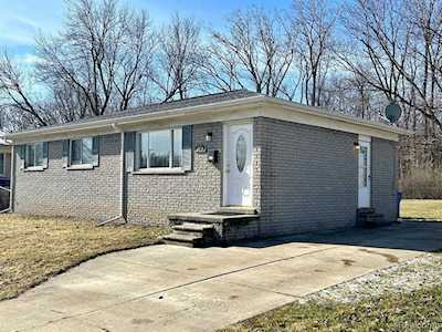 3574 Burns St Inkster, MI 48141