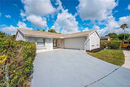 5687 Lincoln Cir E Lake Worth, FL 33463