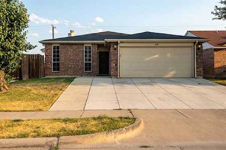 1608 Lost Crossing Trail Arlington, TX 76002