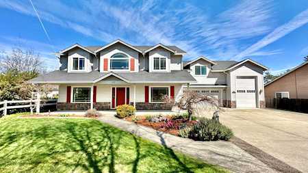 112 Walnut Place Phoenix, OR 97535
