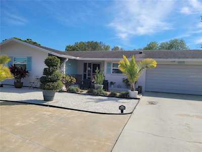 13864 Dominica Dr Seminole, FL 33776