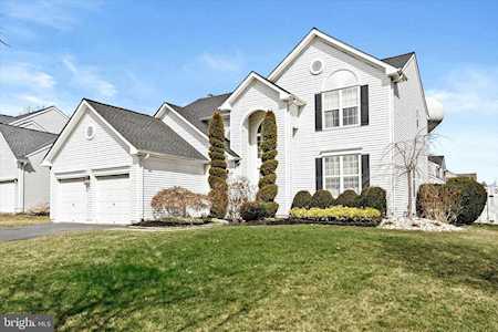 25 Stonehedge Dr East Windsor, NJ 08520