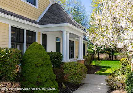 65 Thornbrooke Dr Shrewsbury Boro, NJ 07702