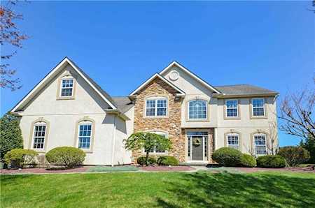 3001 Greentrail Dr Schnecksville, PA 18078
