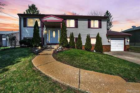 4051 Loch Dr Highland Twp, MI 48357