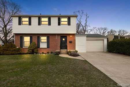33844 Sleepy Hollow St Livonia, MI 48150