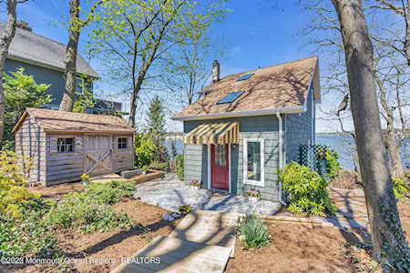 159 Riverside Dr Brick, NJ 08724