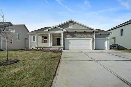 3116 SW Arbor Tree Dr Lee's Summit, MO 64082