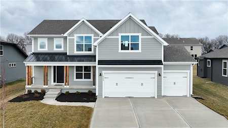 3205 SW Arboridge Dr Lee's Summit, MO 64082