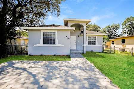 709 SW 1st St Hallandale Beach, FL 33009