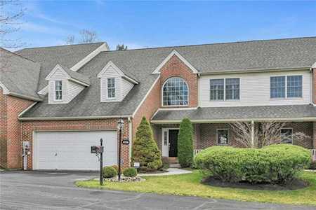 4706 Pinehurst Circle Center Valley, PA 18034
