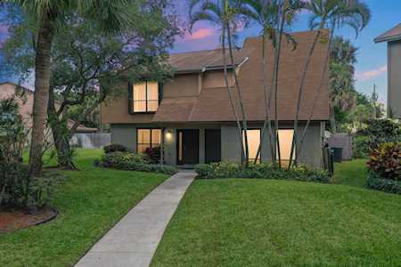 818 Sandtree Drive Palm Beach Gardens, FL 33403