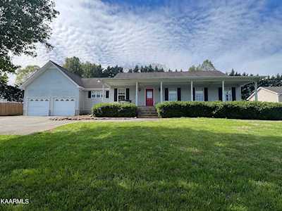 1621 Cavet Dr Maryville, TN 37803