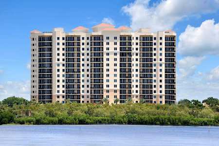 5823 Bowen Daniel Dr #705 Tampa, FL 33616