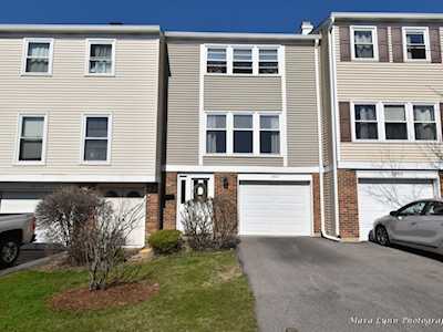 2002 Oxford Ct #2002 Schaumburg, IL 60194