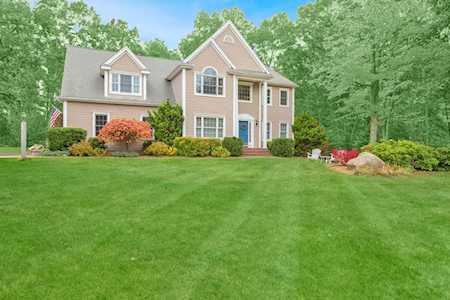 18 Stable Way Medway, MA 02053