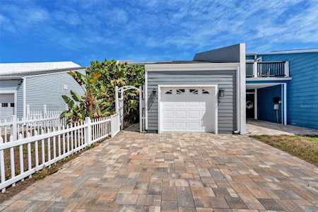 8763 Bay Pointe Dr Tampa, FL 33615