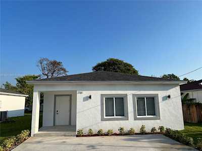 216 NW 9th St Hallandale Beach, FL 33009