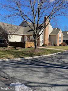 96 Woolsey Ct Pennington, NJ 08534