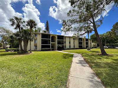 1423 Pine Glen Ln #D2 Tarpon Springs, FL 34688