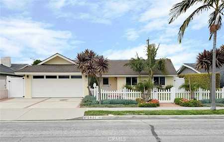 5621 Clark Dr Huntington Beach, CA 92649