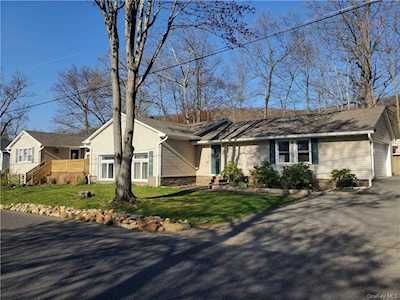 26 Laurel Lane Highland Falls, NY 10928