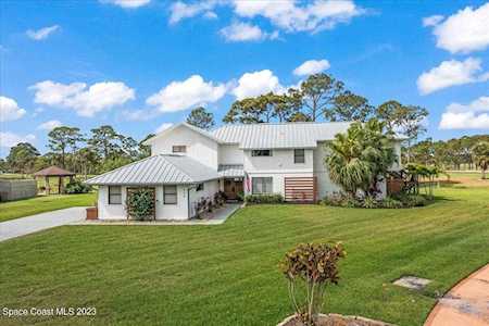 520 Whispering Pines Circle Melbourne, FL 32940